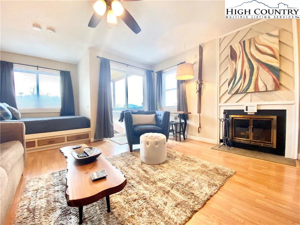 Image number 19 for the current listing