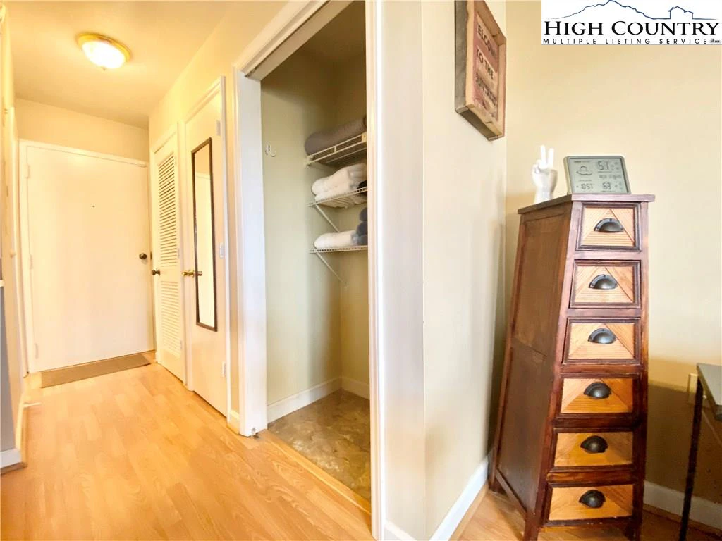 Image number 18 for the current listing