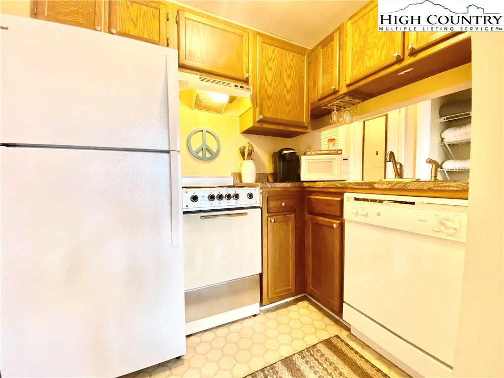 Image number 16 for the current listing