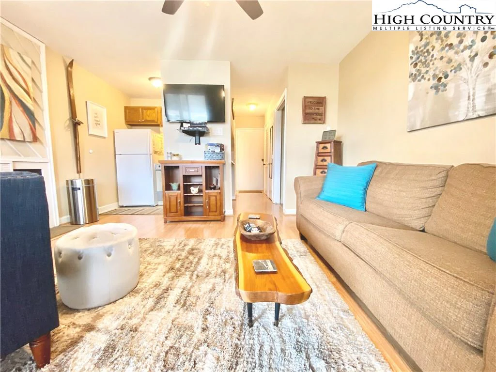 Image number 15 for the current listing