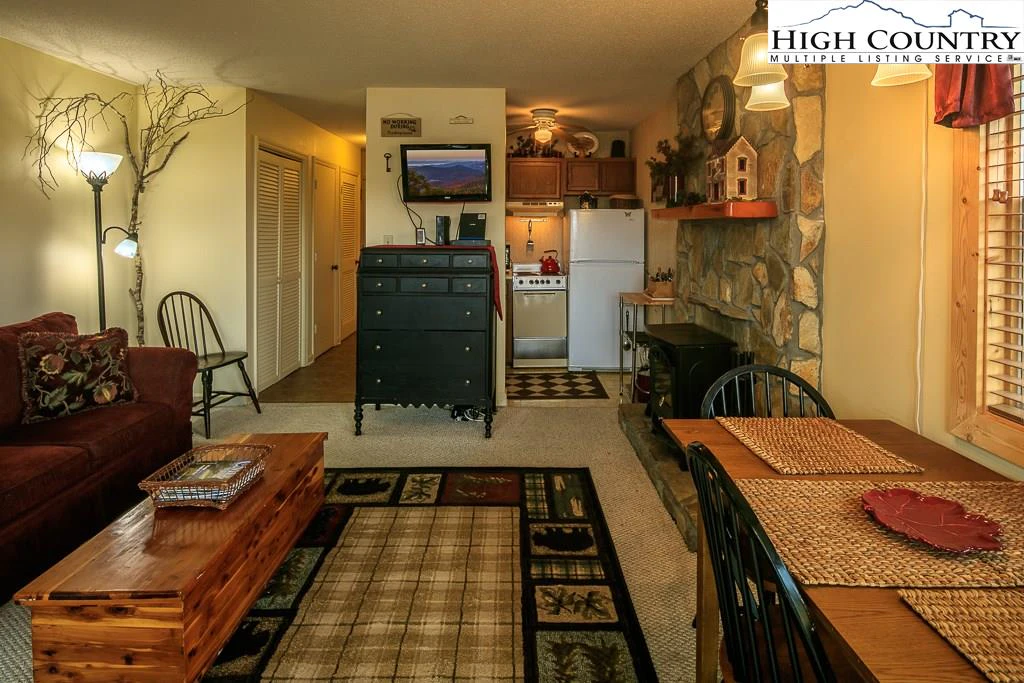 Image number 1 for the current listing