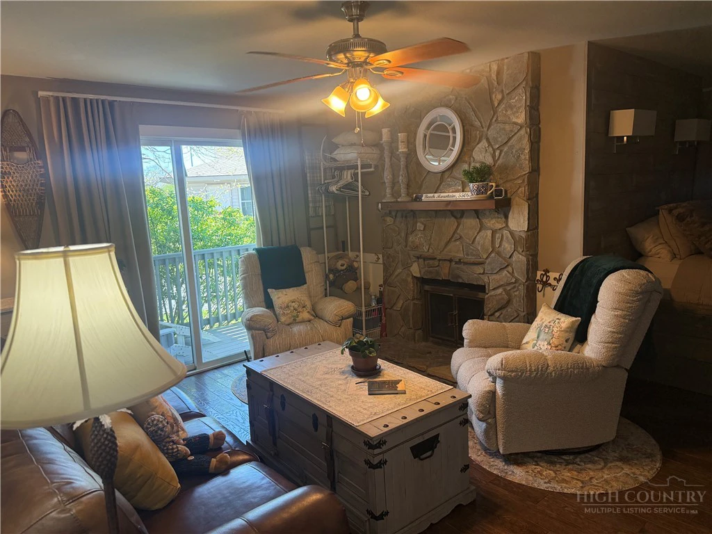 Image number 2 for the current listing