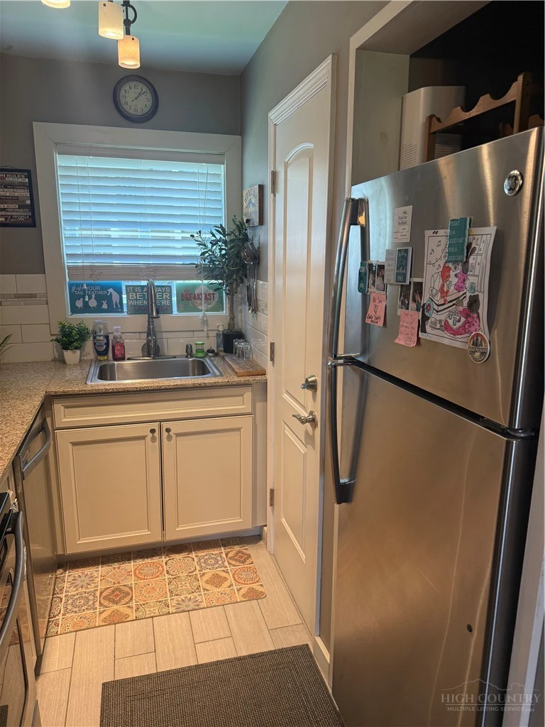 Image number 6 for the current listing