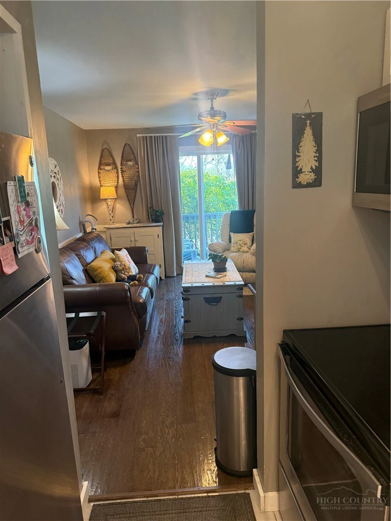Image number 7 for the current listing