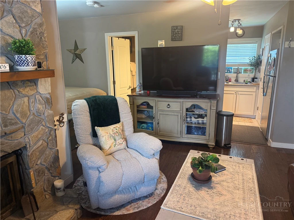 Image number 12 for the current listing