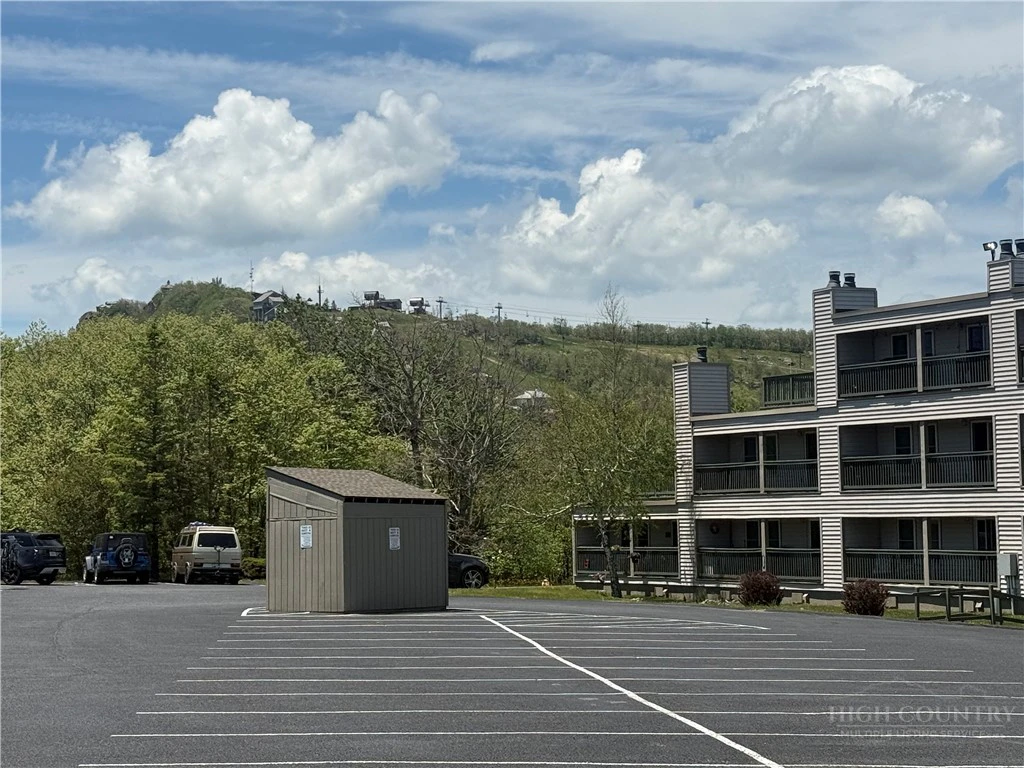Image number 19 for the current listing