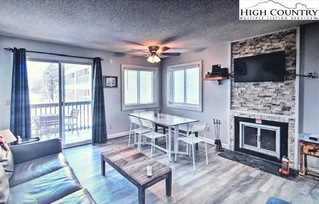 Image number 1 for the current listing
