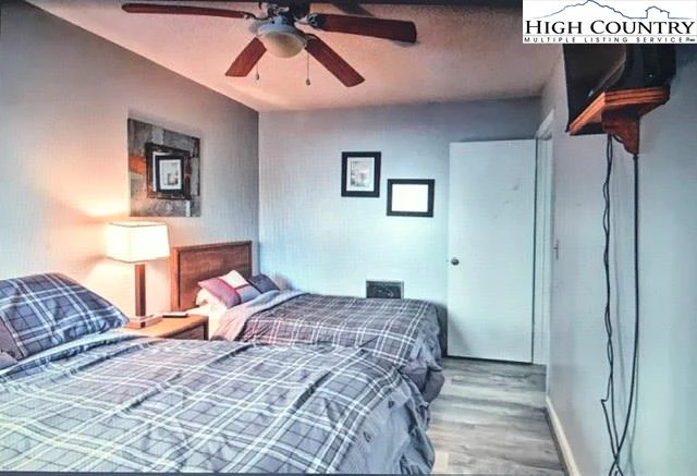 Image number 2 for the current listing