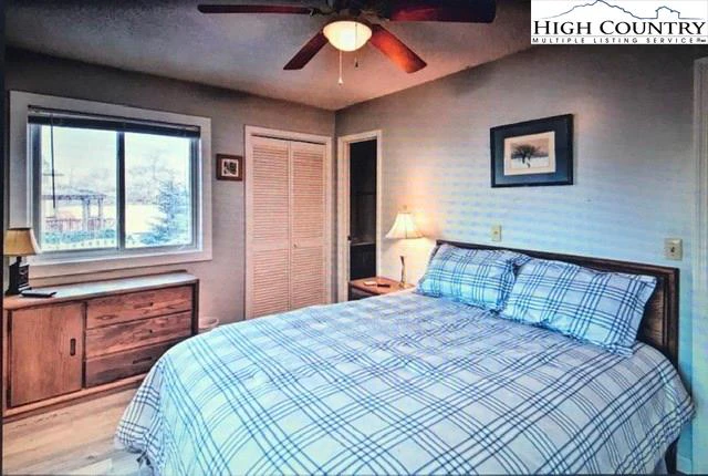Image number 12 for the current listing