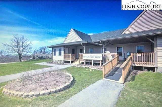 Image number 3 for the current listing