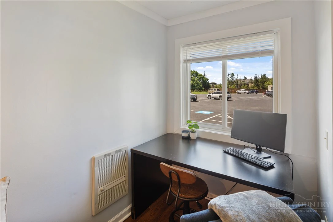 Image number 15 for the current listing