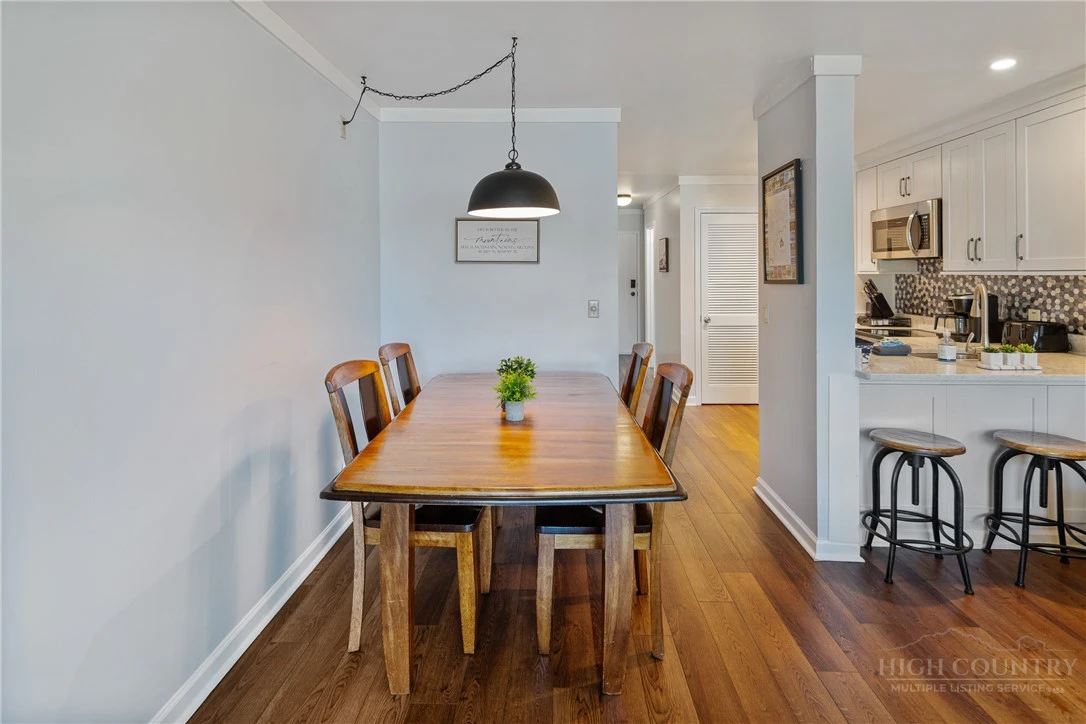 Image number 11 for the current listing
