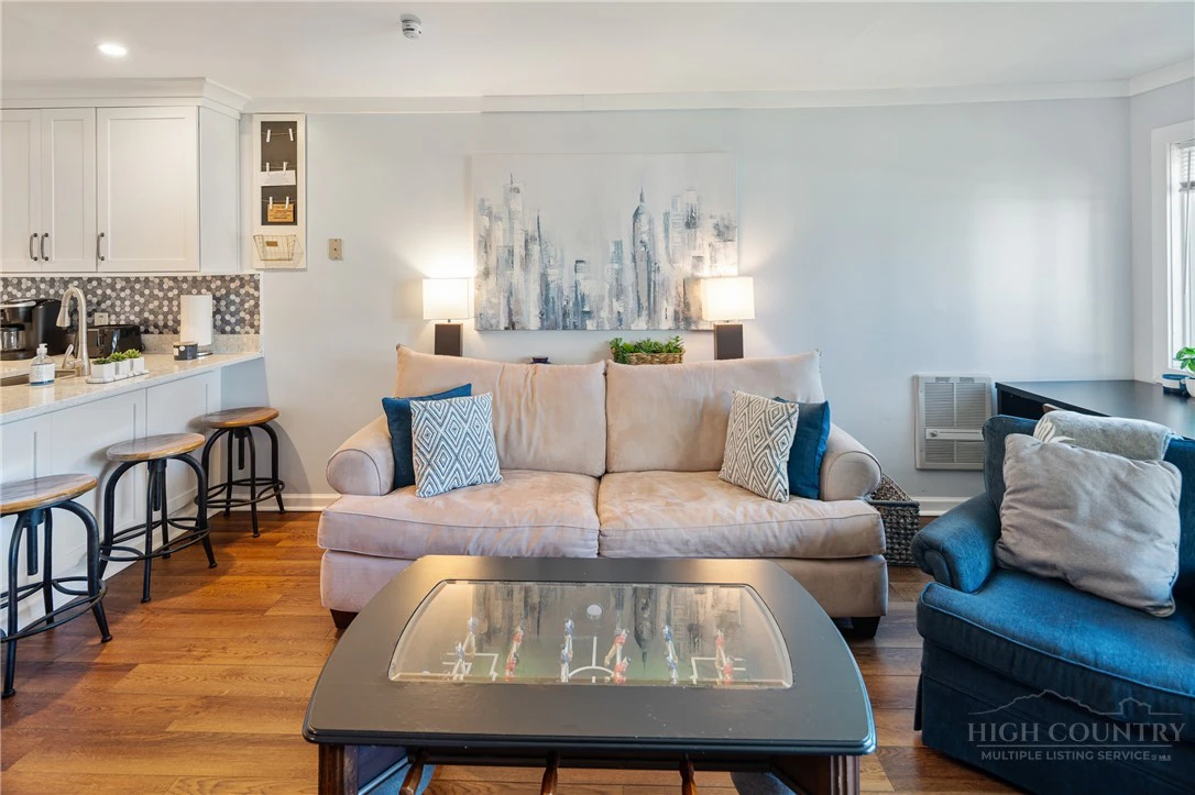 Image number 12 for the current listing