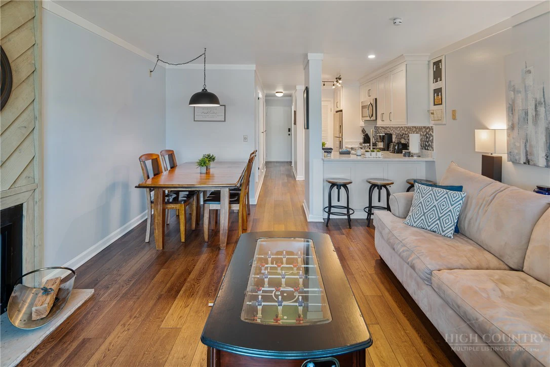 Image number 1 for the current listing