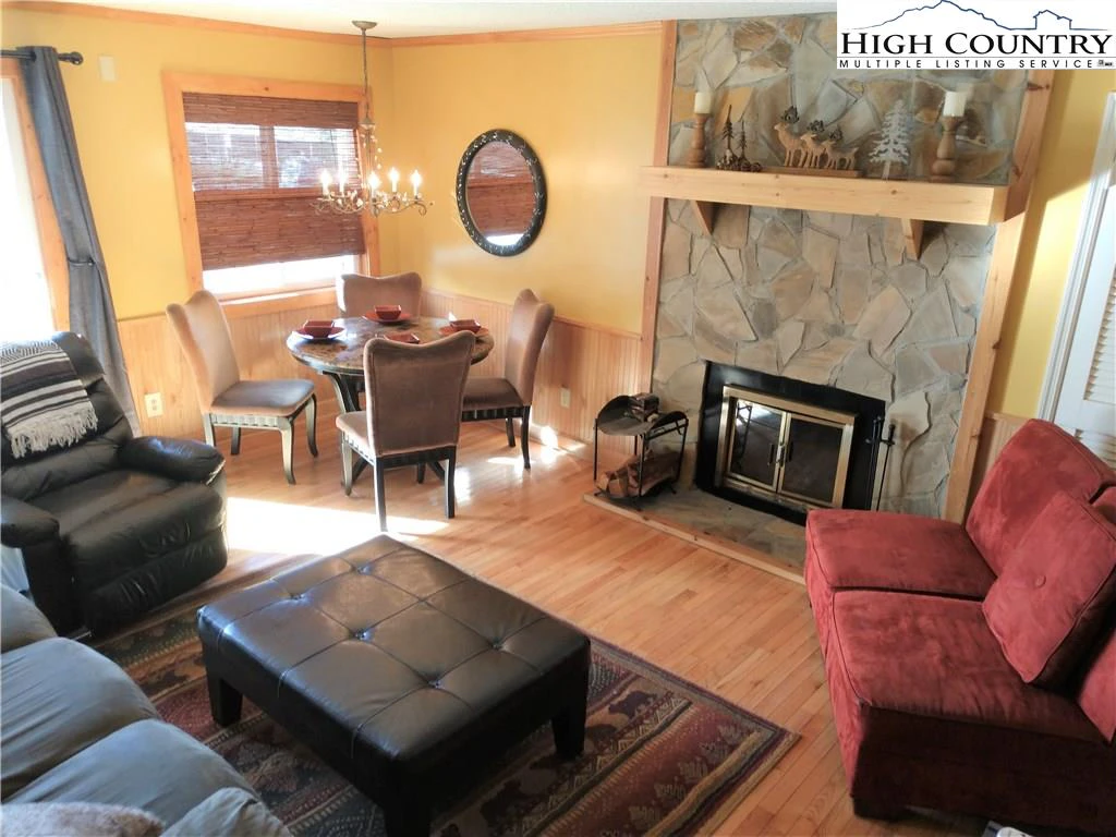 Image number 16 for the current listing