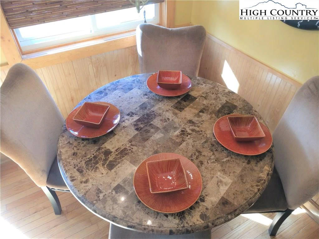 Image number 15 for the current listing