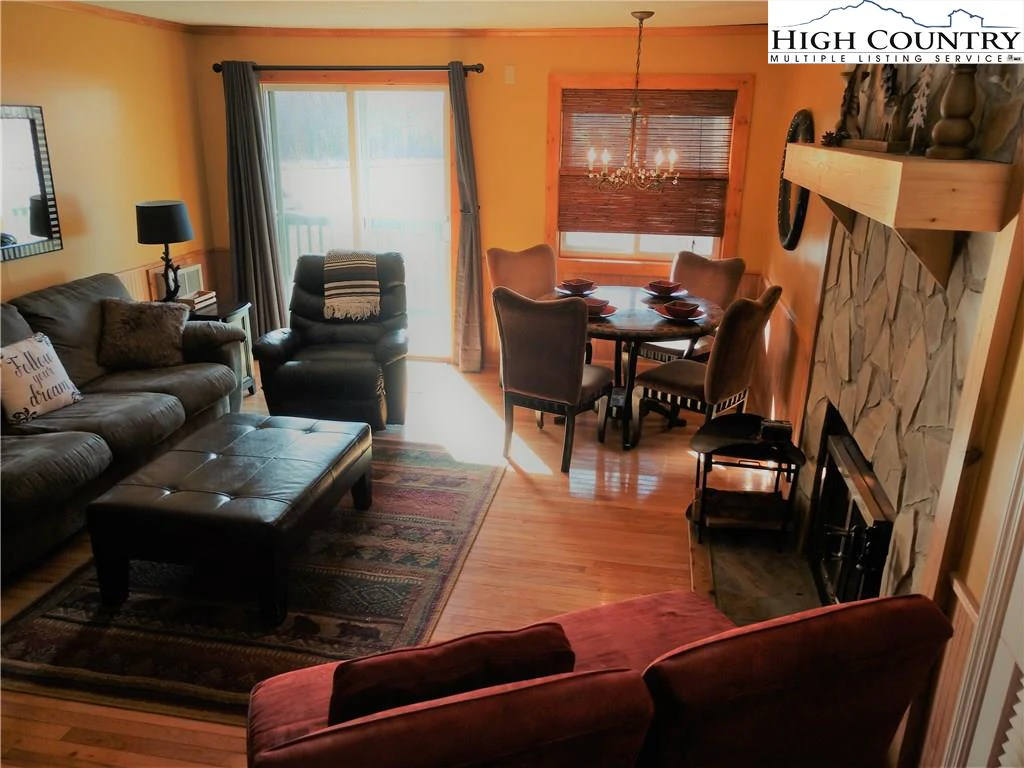 Image number 17 for the current listing