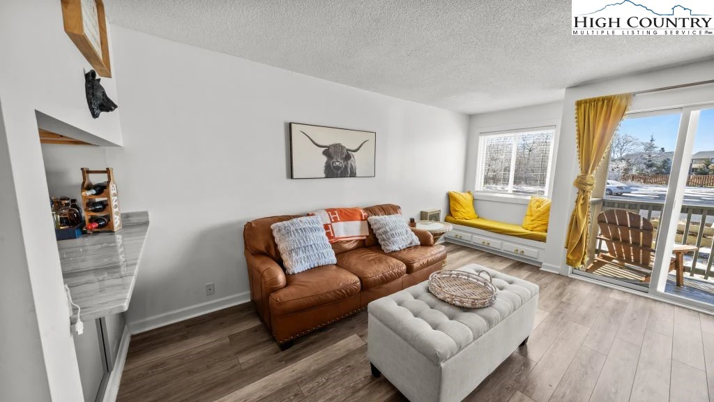Image number 2 for the current listing