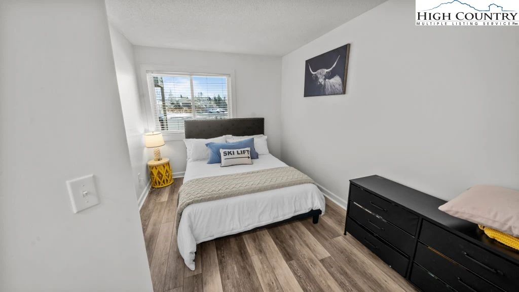 Image number 7 for the current listing