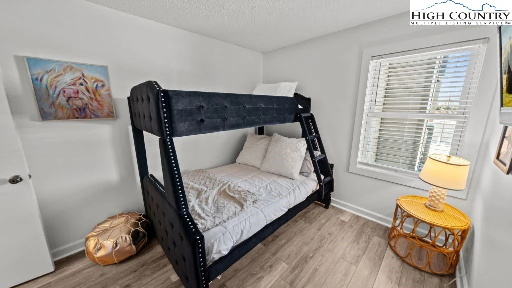 Image number 5 for the current listing