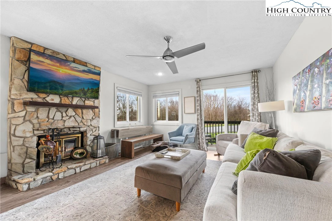 Image number 1 for the current listing