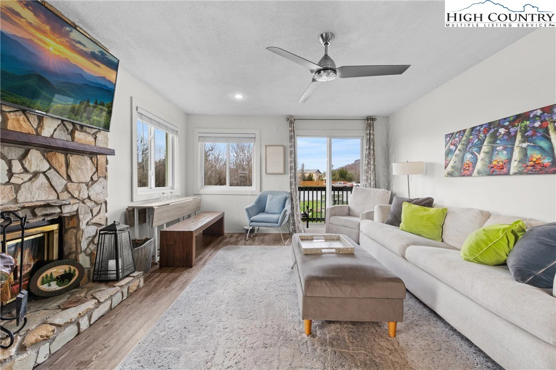 Image number 11 for the current listing