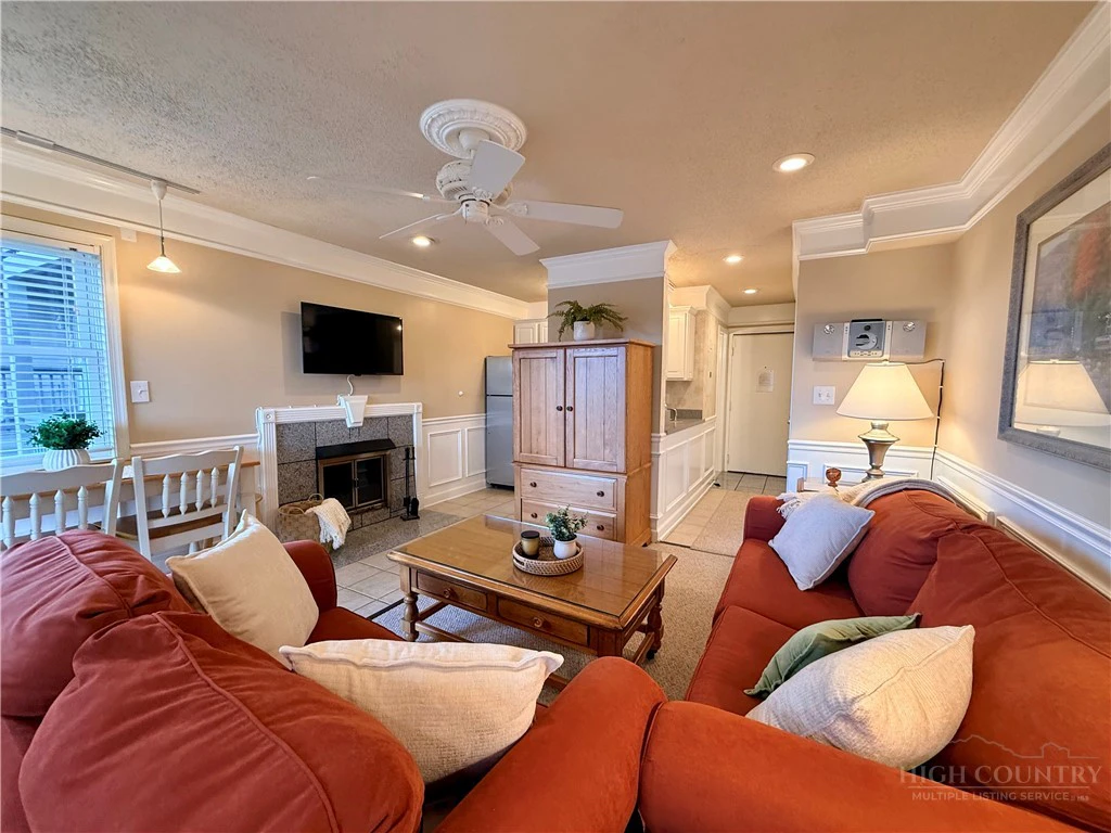 Image number 7 for the current listing