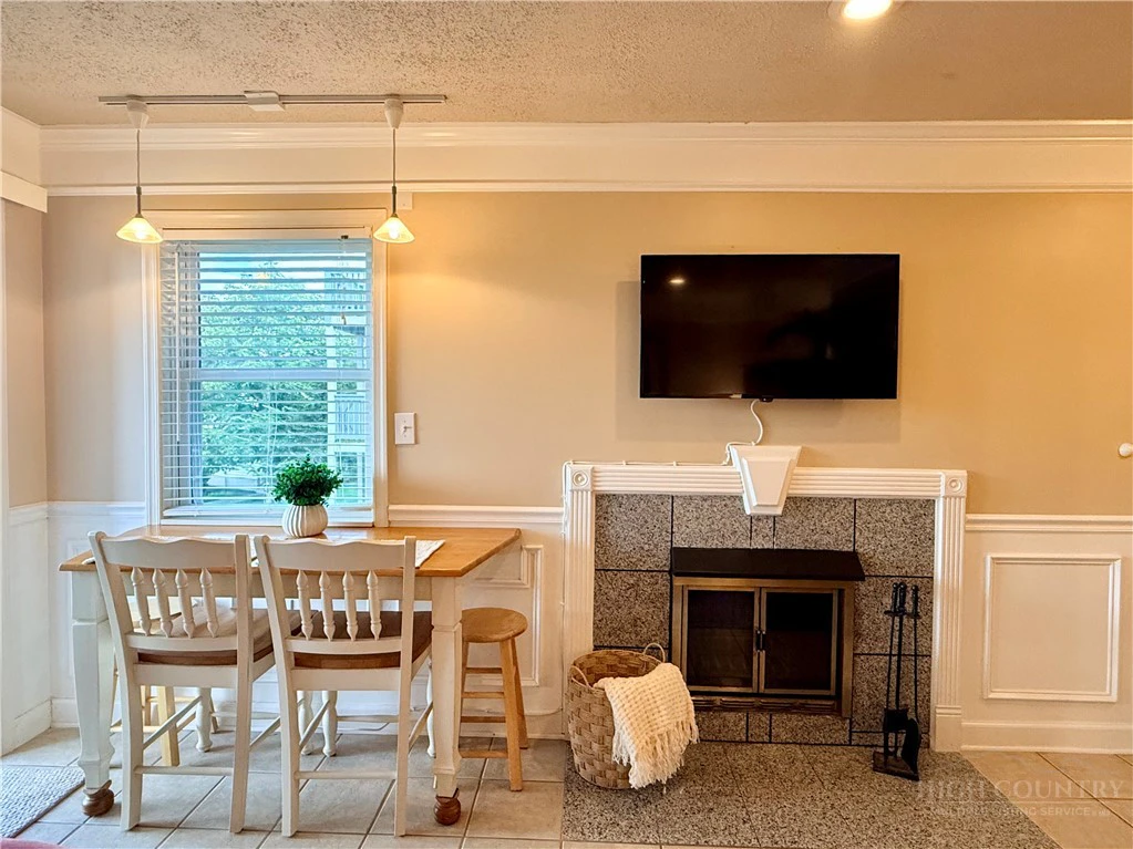 Image number 9 for the current listing