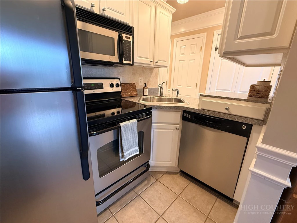 Image number 11 for the current listing