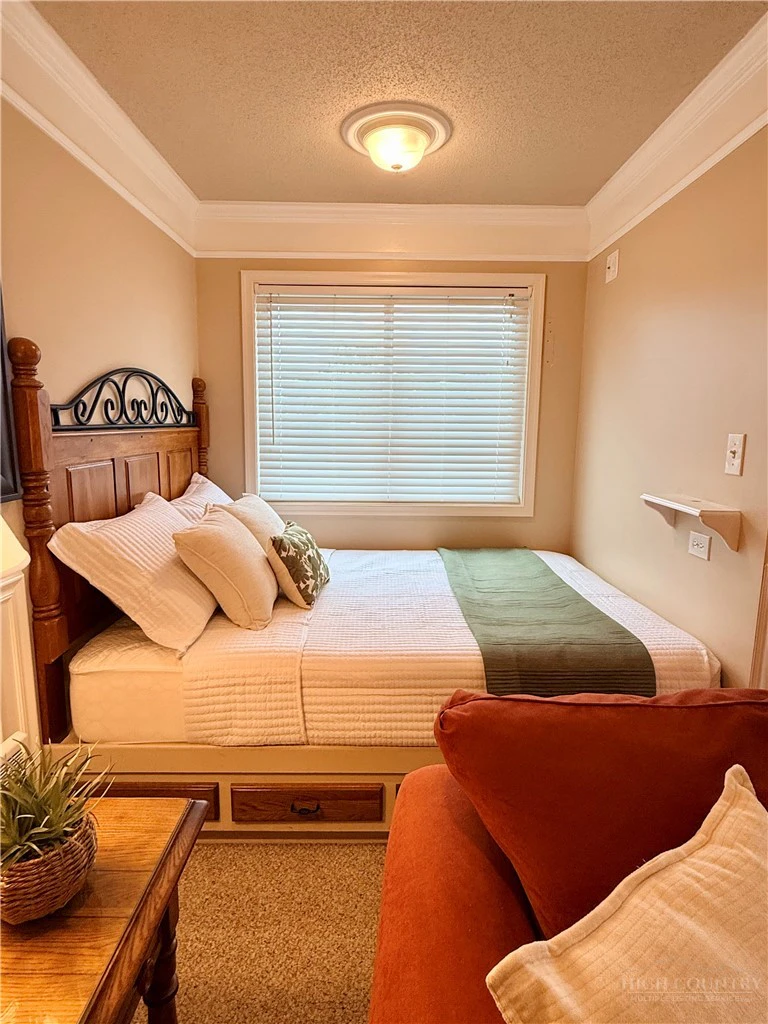 Image number 4 for the current listing