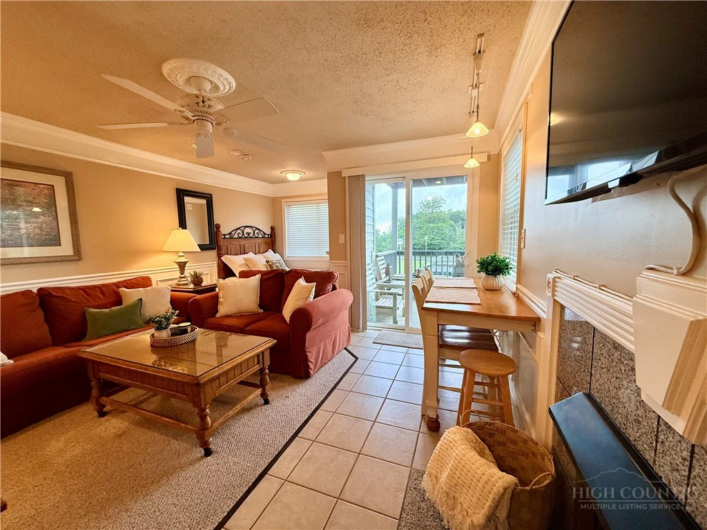 Image number 2 for the current listing