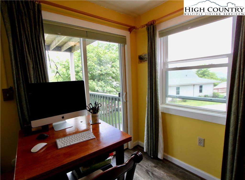 Image number 17 for the current listing