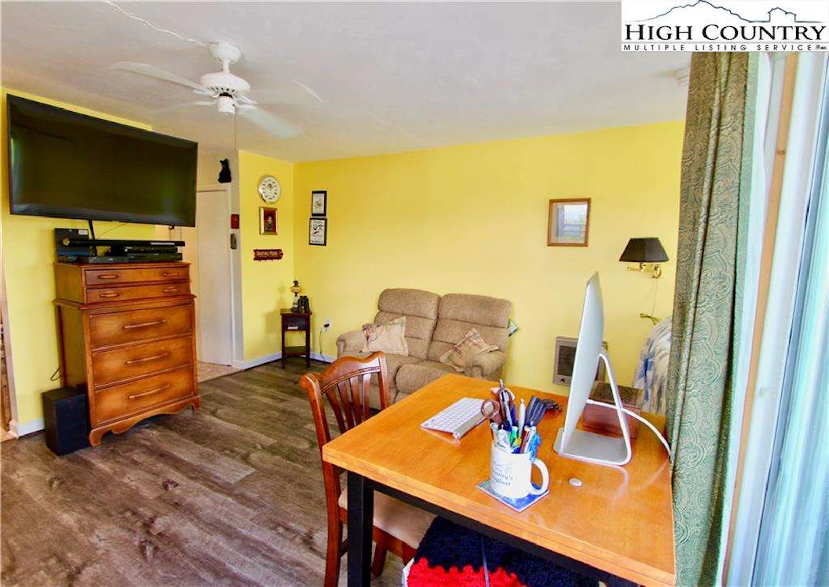 Image number 15 for the current listing