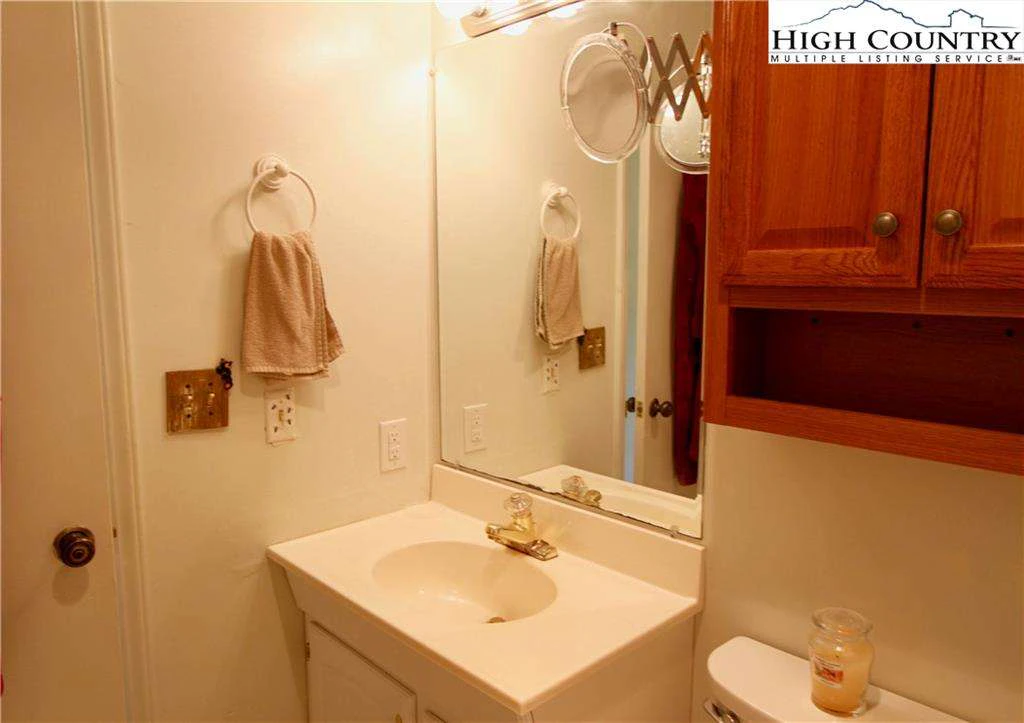 Image number 13 for the current listing