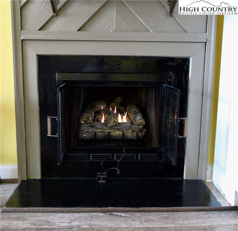 Image number 21 for the current listing