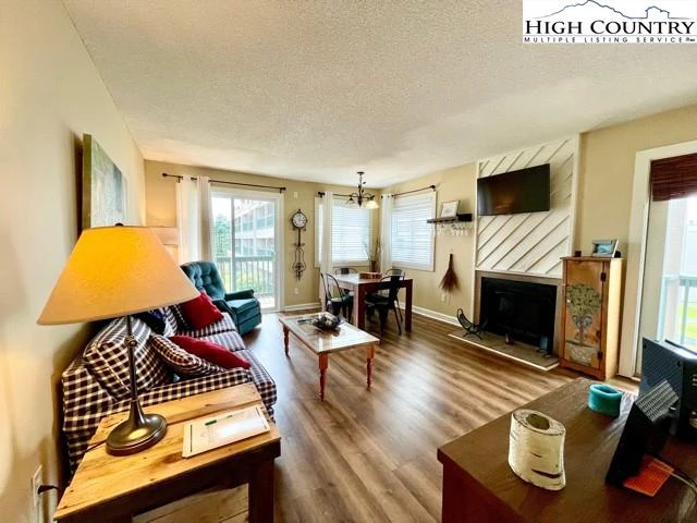 Image number 1 for the current listing