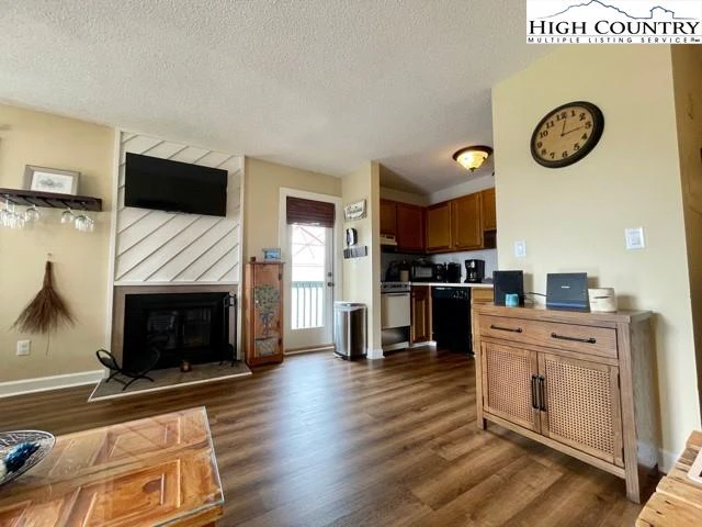 Image number 21 for the current listing