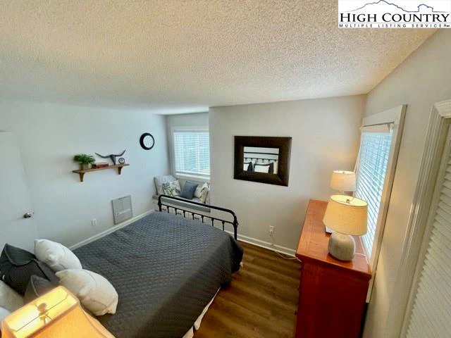 Image number 10 for the current listing