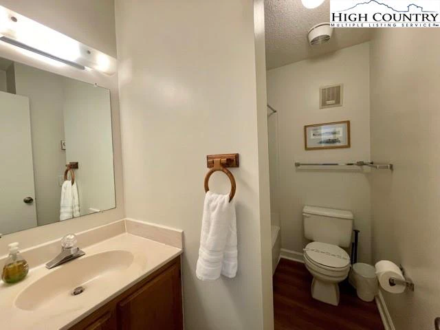 Image number 7 for the current listing