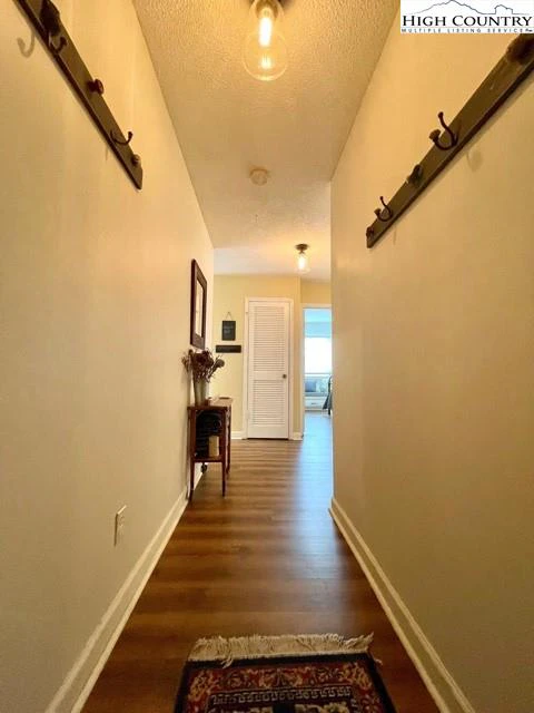 Image number 4 for the current listing