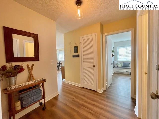 Image number 3 for the current listing