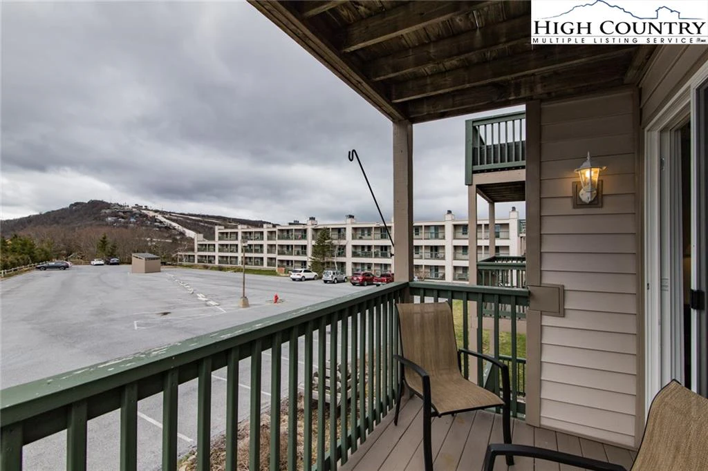 Image number 1 for the current listing
