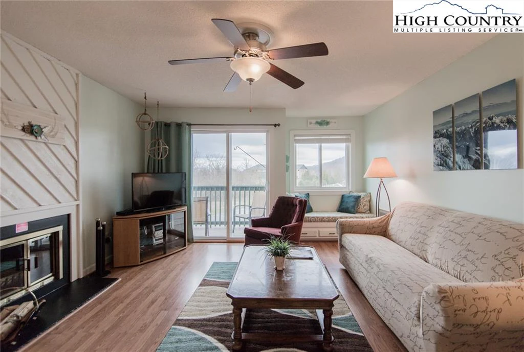 Image number 3 for the current listing