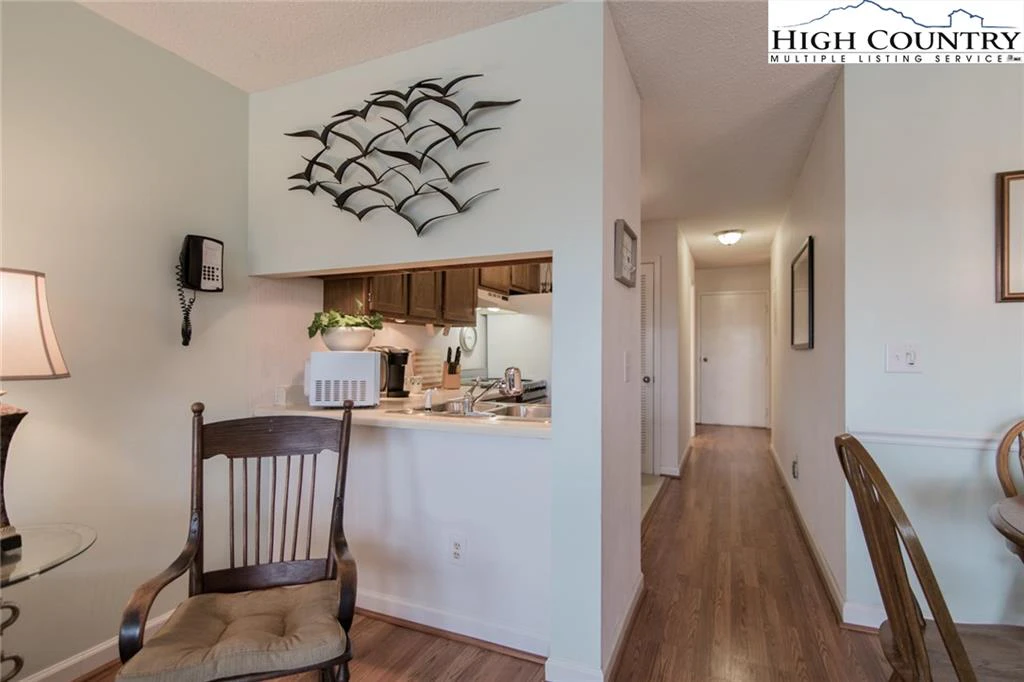 Image number 9 for the current listing