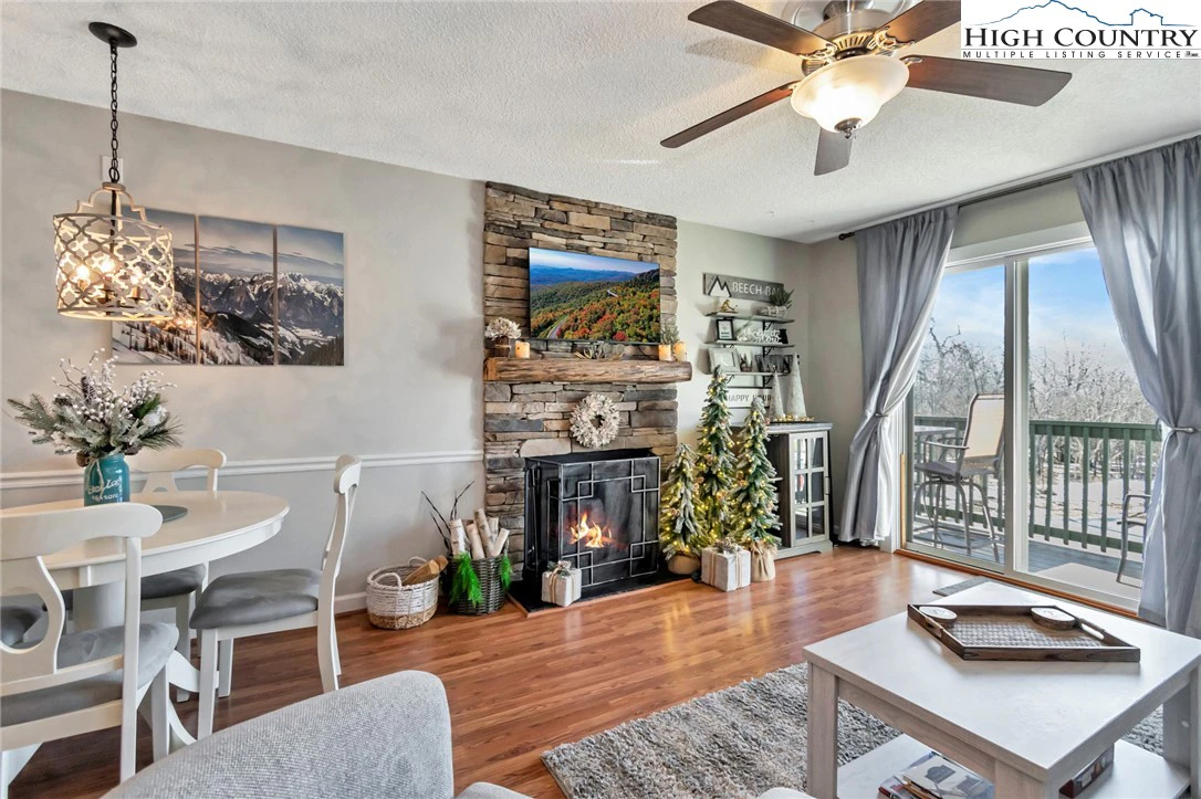 Image number 1 for the current listing