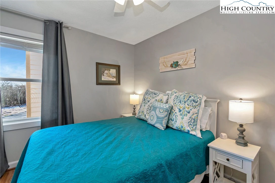 Image number 6 for the current listing