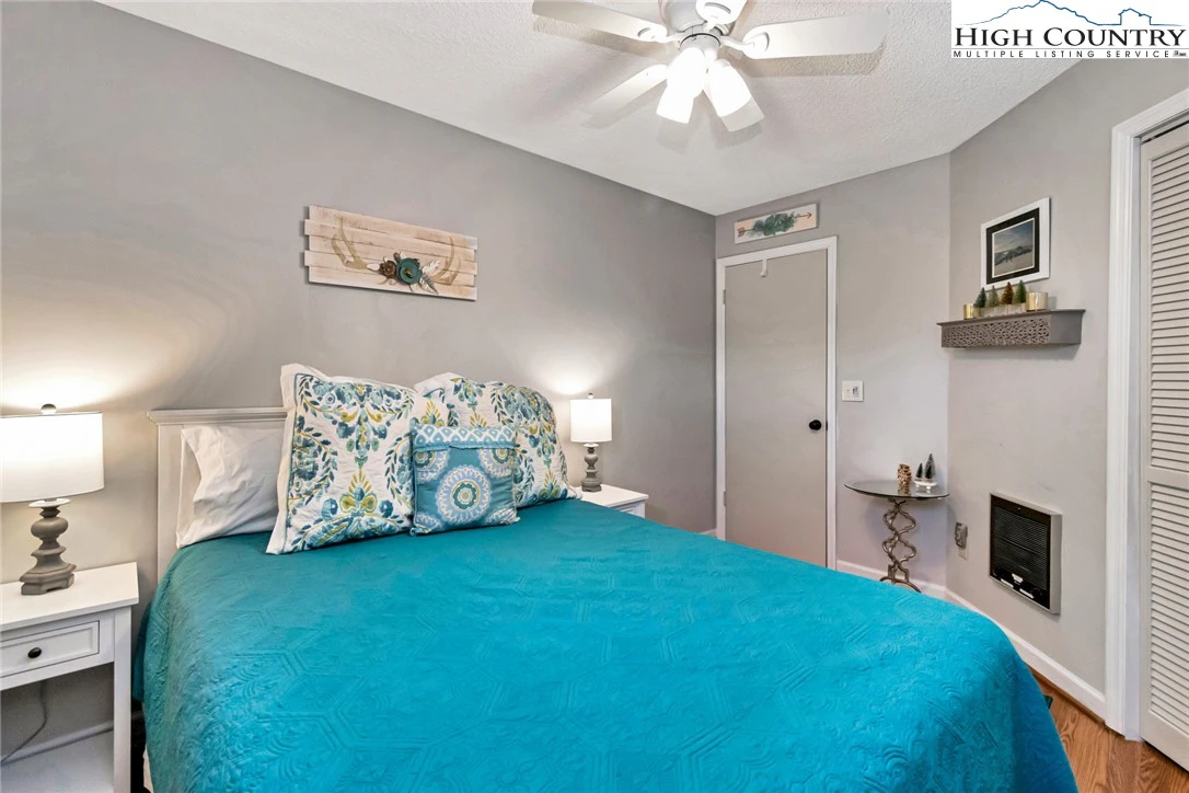 Image number 7 for the current listing