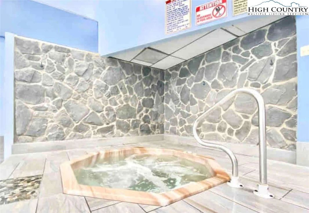 Image number 15 for the current listing