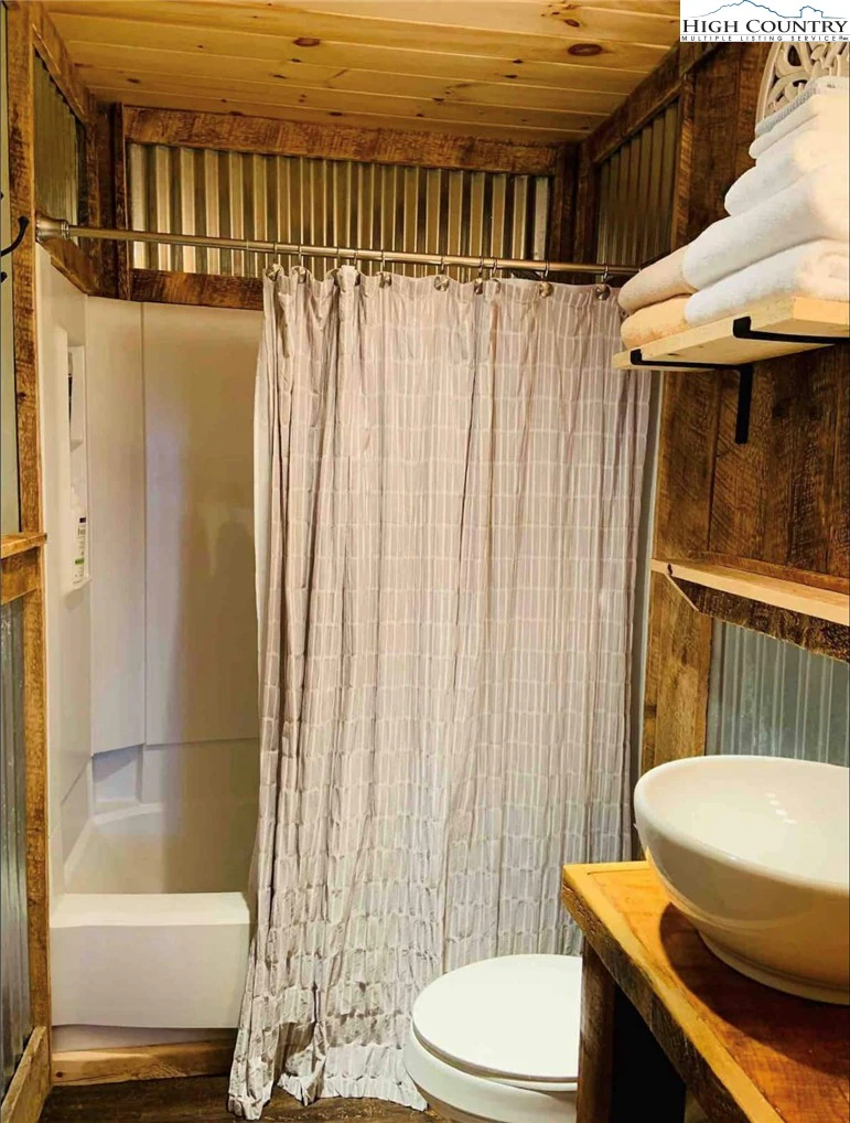 Image number 3 for the current listing