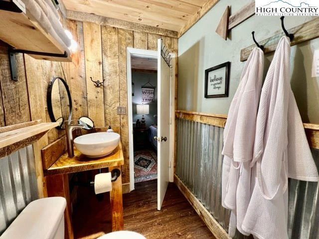 Image number 5 for the current listing